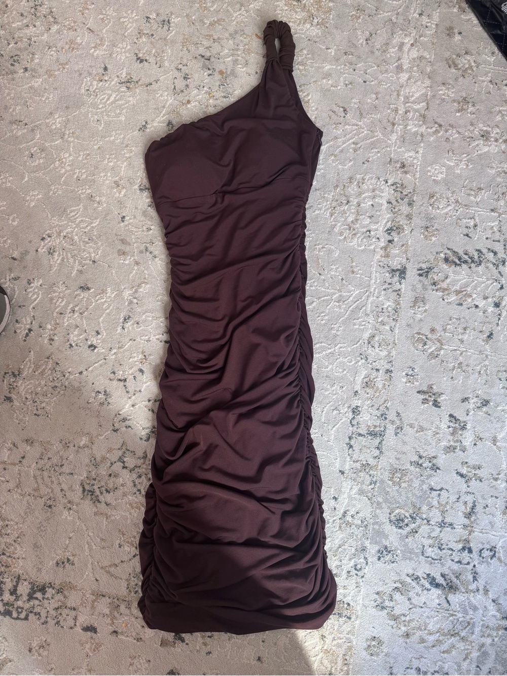 Cache One-Shoulder Ruched Dress in Deep Chocolate
